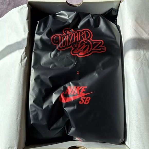 Nike SB Dunk Low x The Wizard of Oz Poppy Field size 11 M, Ebay Authenticated - Picture 10 of 16